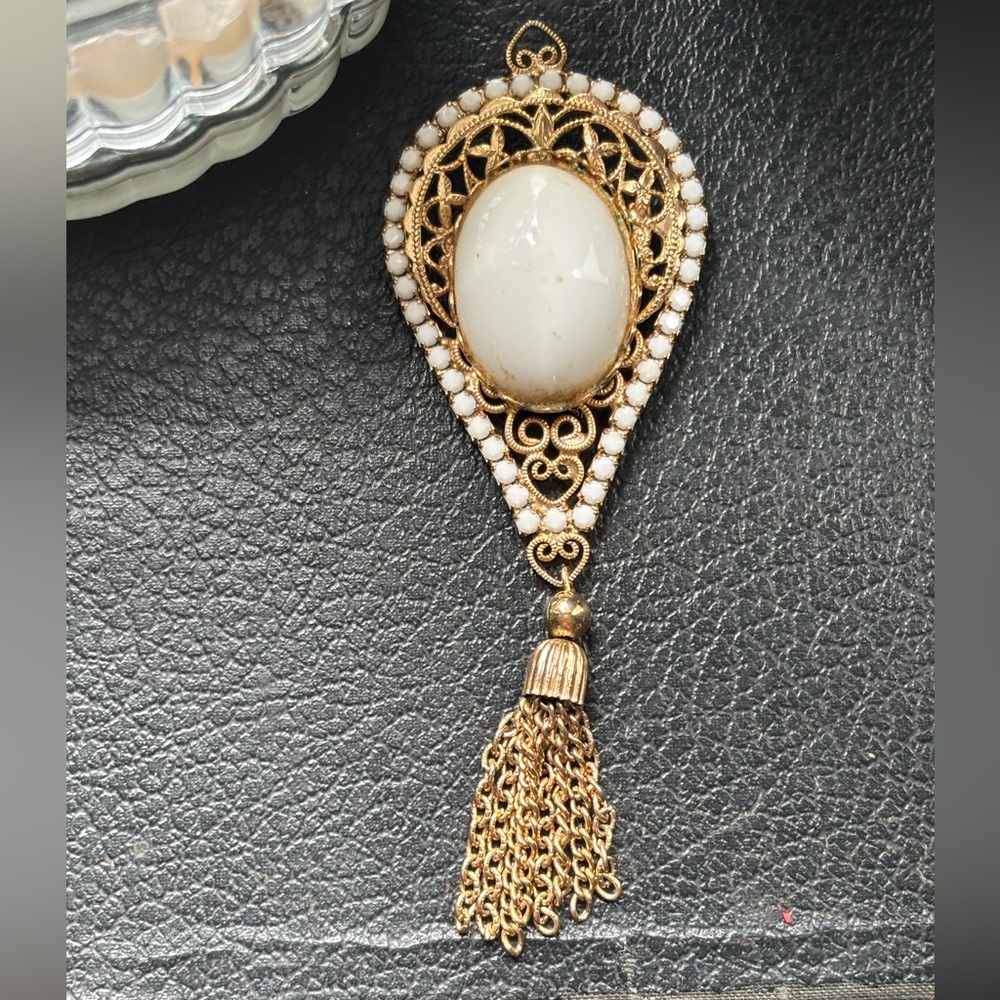 Elegant Gold and Cream Pendant